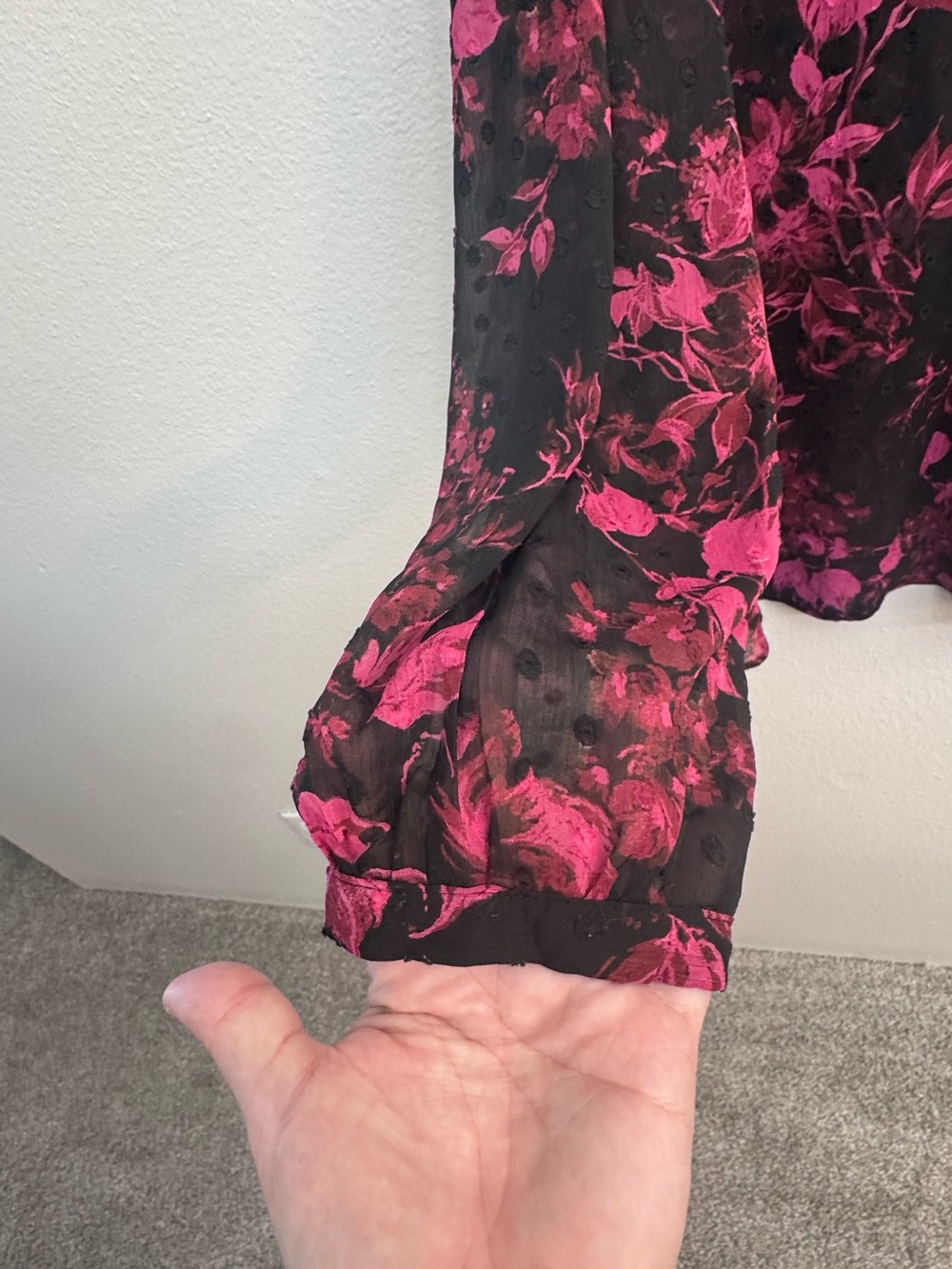 NWT torrid Chiffon Clip Dot Button-Front Blouse - Size 2 - Floral Pink - Picture 9 of 13